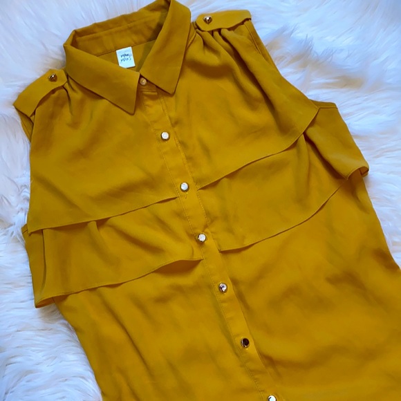 🎉 Mustard Ruffle Blouse - Picture 3 of 9